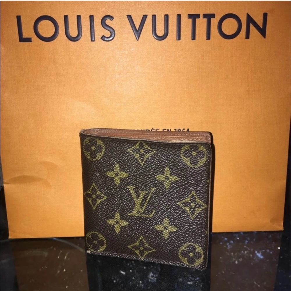 Authentic Louis Vuitton Monogram Bifold Wallet
